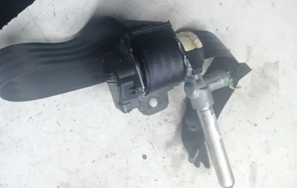 Volvo S80 Middle seatbelt (rear) 6029339R1 034597