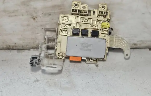 Toyota Camry Fuse module 82641AA020
