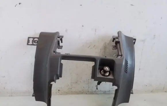 KIA Sportage Dashboard center trim panel 