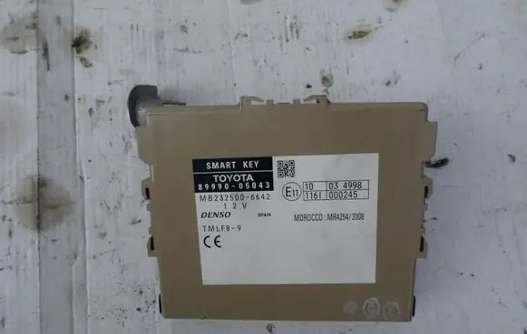 Toyota Avensis T270 Other control units/modules 8999005043