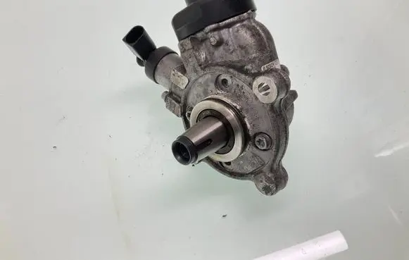 BMW 5 F10 F11 Fuel injection high pressure pump 8511626 150212 0445010588