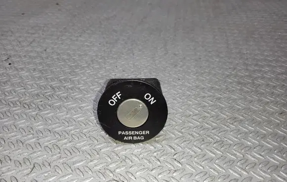 Hyundai i30 Passenger airbag on/off switch 378090