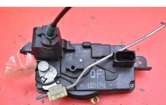 Opel Astra H Front door lock 13210748