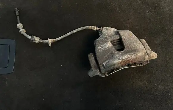 BMW X3 F25 Front brake caliper 814
