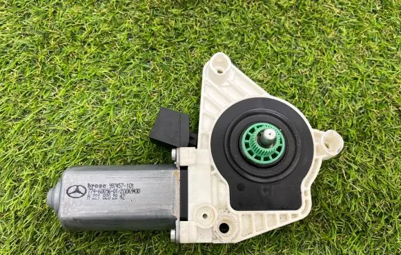 Mercedes-Benz S W221 Front door window regulator motor A2218202842 997457101