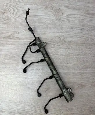 Mercedes-Benz E W211 Fuel main line pipe A6110700395 065598 0445214038