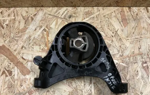Opel Insignia A Engine mount bracket 13227769