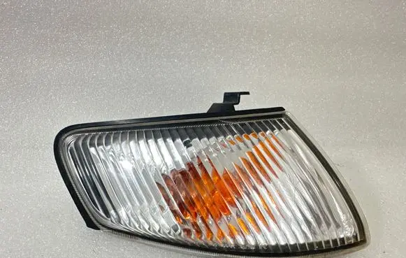Mazda 626 Front indicator light 21061822