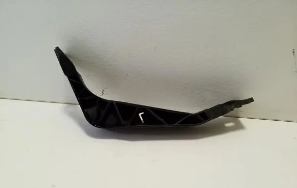 Audi Q3 8U Radiator support slam panel bracket 8U0805527