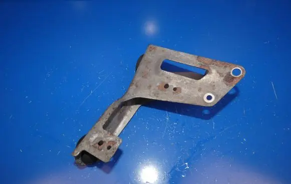 Mercedes-Benz A W176 Air filter cleaner box bracket assembly A6450900041 15T150