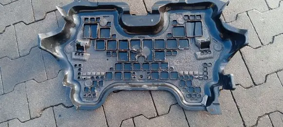 Mercedes-Benz E W211 Engine splash shield/under tray A2115242430MERC A2115242430