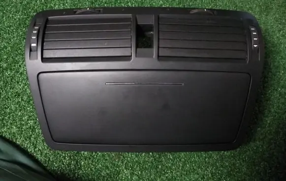 Skoda Octavia Mk2 (1Z) Dash center air vent grill 1Z0820951