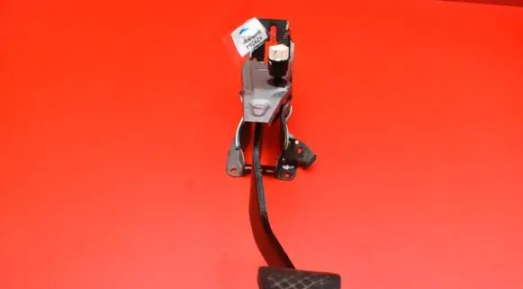 Honda FR-V Accelerator throttle pedal