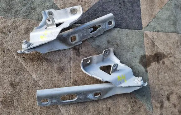 Audi A4 S4 B8 8K Engine bonnet/hood hinges 