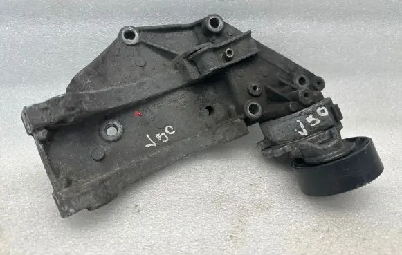 Volvo V50 Engine mounting bracket 9650034280