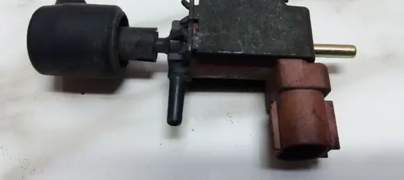 Toyota Avensis T220 Vacuum valve 