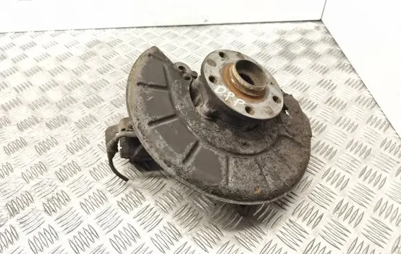 Volkswagen Touran I Front wheel hub 