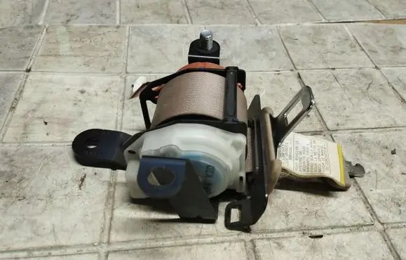 KIA Sportage Middle seatbelt (rear) 