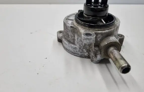 Mercedes-Benz C W203 Vacuum pump A6462300165 A6462300365