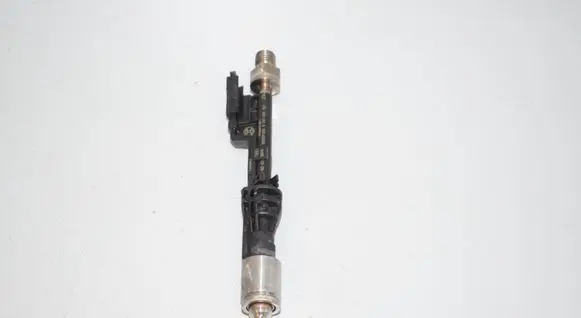 BMW 5 F10 F11 Fuel injector 7597870 13647597870