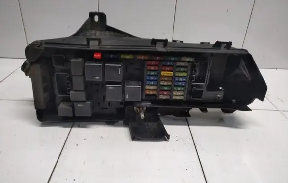 Volvo V70 Fuse module 9493210