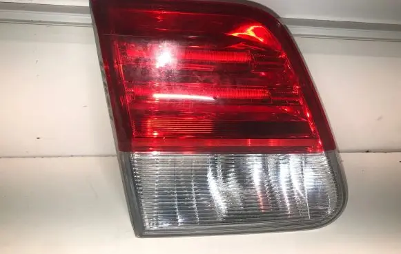 Toyota Avensis T270 Tailgate rear/tail lights 8159005130 JL90013902