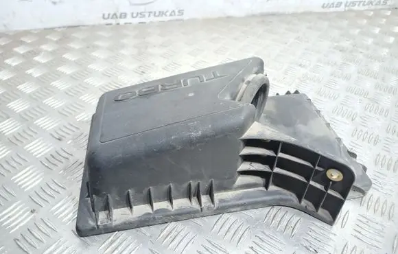 Volvo S70 V70 V70 XC Air filter box cover 9161886