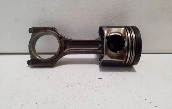 BMW X6 F16 Piston with connecting rod 84L110 7812585