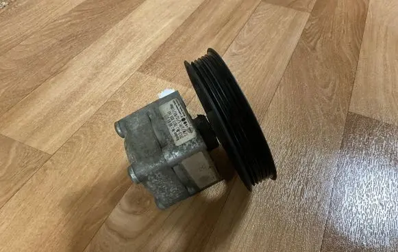 Volvo V70 Power steering pump 7613955141 8683377