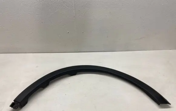 Fender trim (molding)