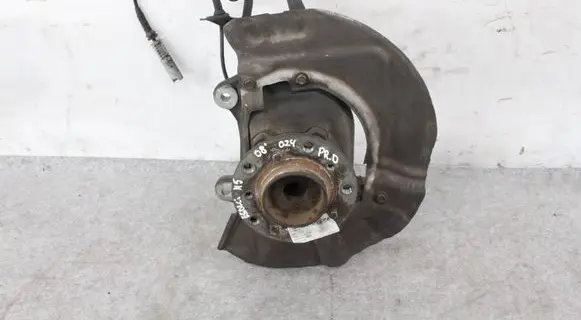 BMW 5 E60 E61 Front wheel hub 2282880 31212282880