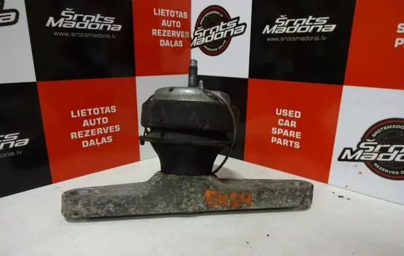 Volvo C70 Engine mounting bracket 30778953