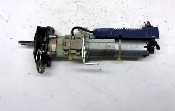 Volkswagen PASSAT B7 Tailgate hydraulic pump motor 3C9827384J