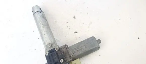 BMW 5 E60 E61 Seat adjustment motor 0390203234 8321087