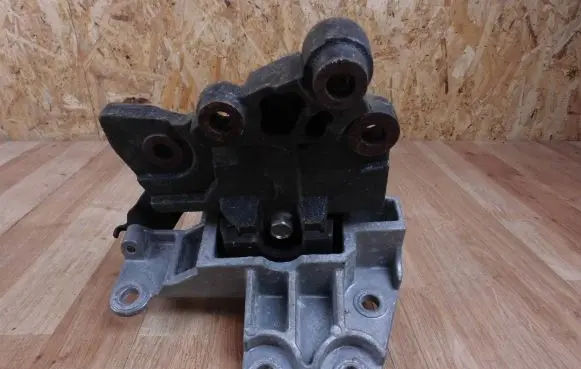 Nissan X-Trail T32 Engine mount bracket 112534BD0A