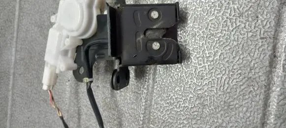 Mazda 3 I Tailgate/trunk/boot lock/catch/latch