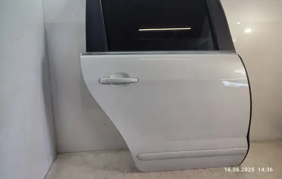 Peugeot 5008 Rear door 
