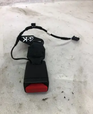 Peugeot 2008 II Rear seatbelt buckle