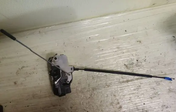 Chevrolet Cruze Rear door lock 3023754 02638260
