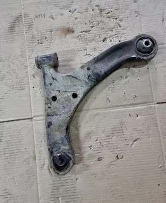 Suzuki Grand Vitara II Front lower control arm/wishbone NOCODE