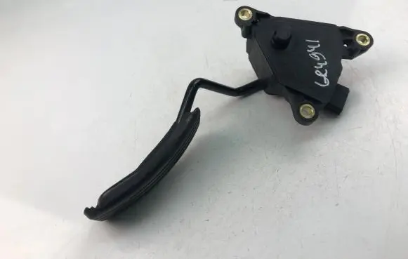 Renault Kangoo II Accelerator throttle pedal bracket 8200436878