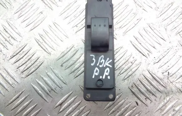 Mazda 3 I Quarter vent window switch 