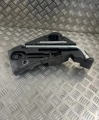 Audi Q7 4L Tool set 4L0012113E