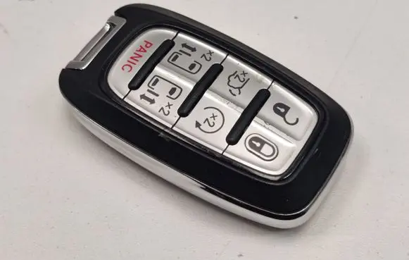 Chrysler Pacifica Ignition key/card 68217832AC