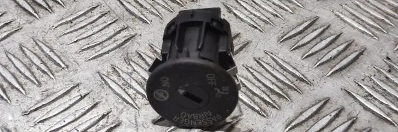 Passenger airbag on/off switch