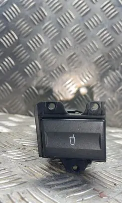 Cup holder front