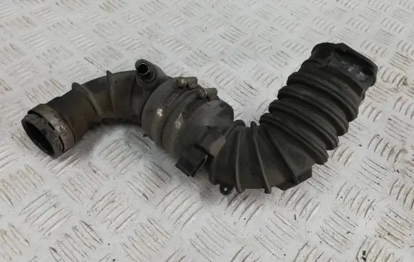 Renault Twingo III Air intake duct part 165761036R
