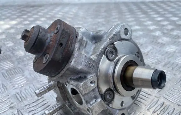 BMW 3 E90 E91 Fuel injection high pressure pump 0445010506 7797874