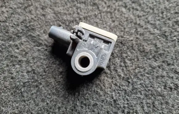 Mercedes-Benz CLA C117 X117 W117 Airbag deployment crash/impact sensor A1668210151