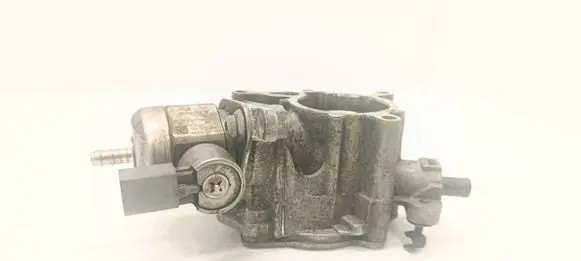 Audi Q3 8U Vacuum pump 06H127025Q 06J145100F